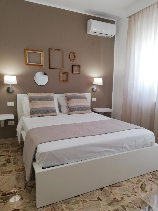 Hotel Ostuni Crispi House Esterno foto